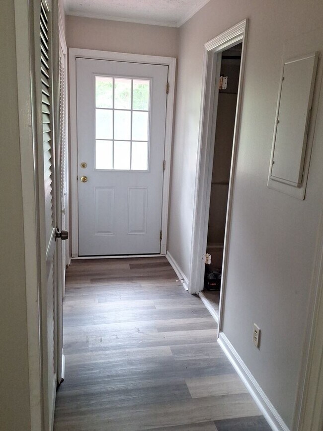 Building Photo - Charming Three Bedroom home available in Phenix City Al!