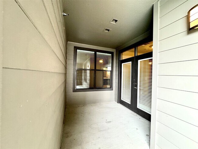 Building Photo - 2033 S Gessner Rd