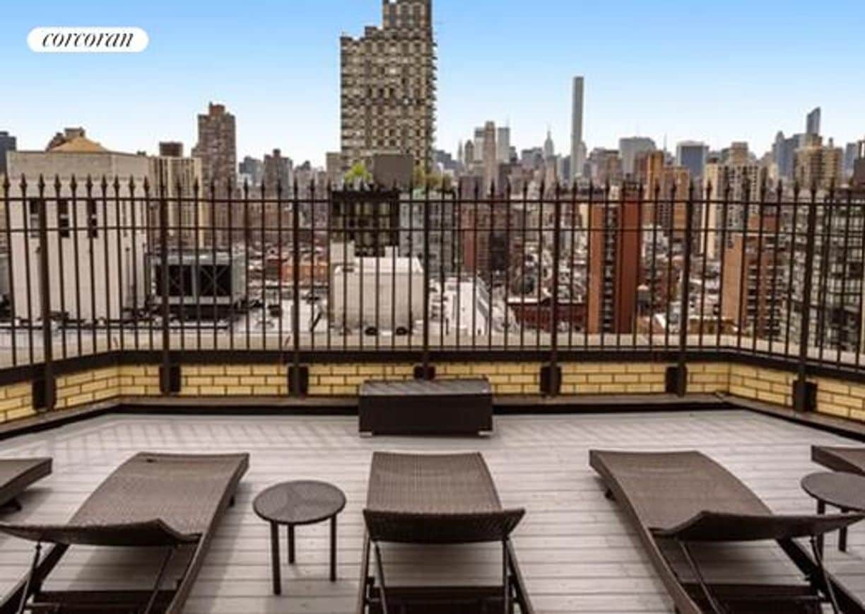 Building Photo - 301 E 87th St