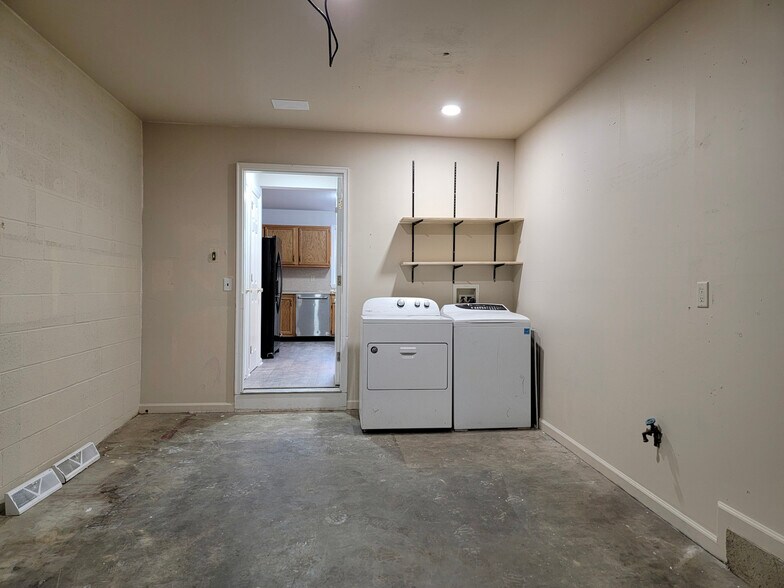 Building Photo - 336 Cardinal Ln