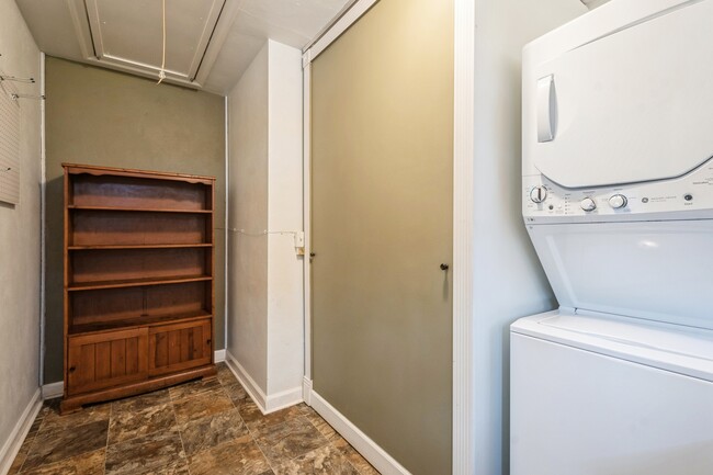 Building Photo - 735 Chestnut St