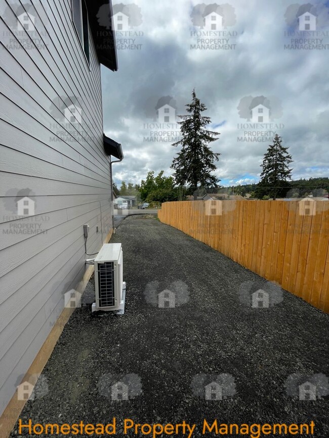 Building Photo - BEAUTIFUL HOME IN DALLAS!