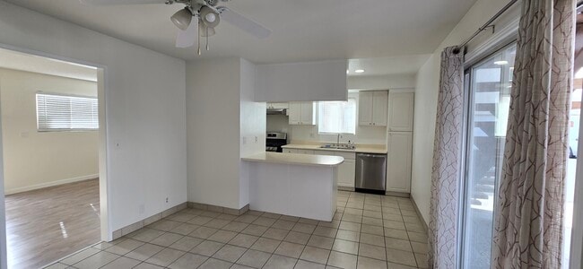 Building Photo - 1915 Dufour Ave