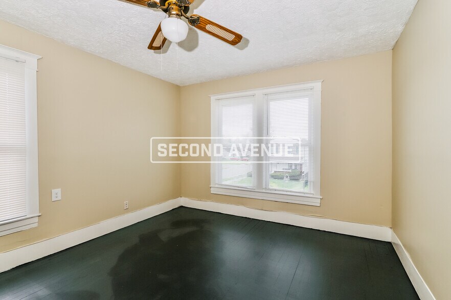 Building Photo - 833 S 38th St