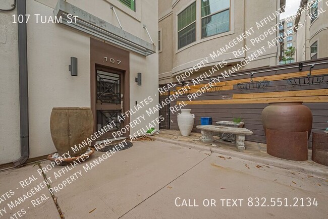 Primary Photo - 107 Tuam St
