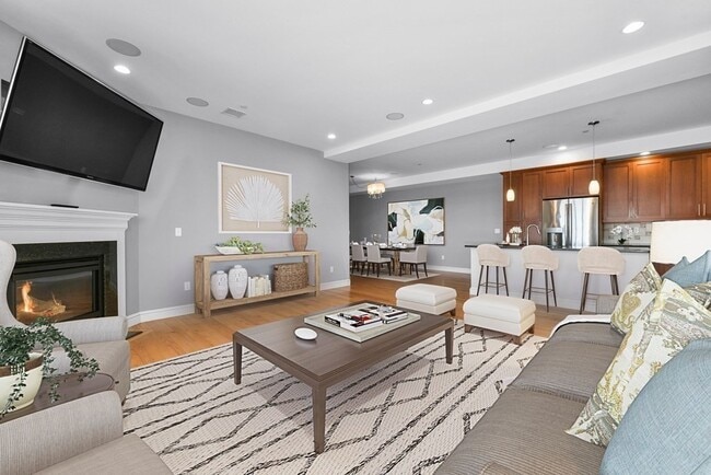 Building Photo - 350 W 2nd St