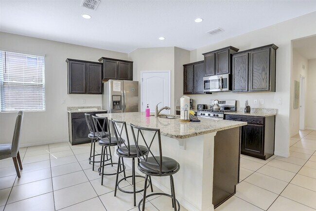 Building Photo - 6079 Broad Oak Dr