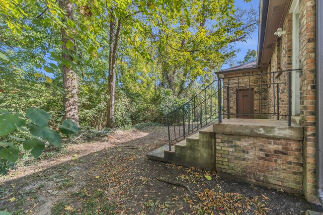 Building Photo - Charming Duplex in Prime Walkable 12 South Location!
