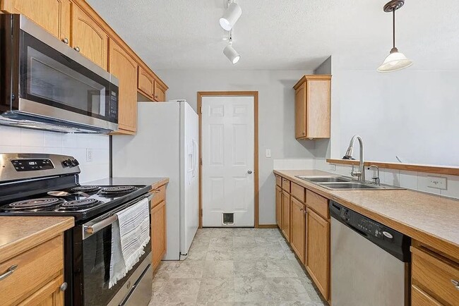 Building Photo - 13920 W 12th Ave