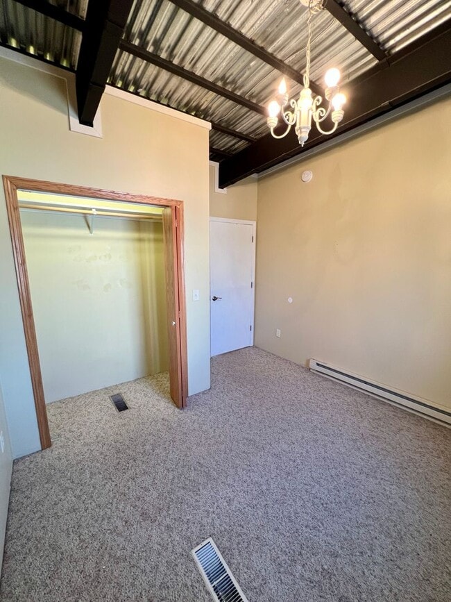 Building Photo - Industrial Style 3 Bedroom Home AVAILABLE JUNE!!!