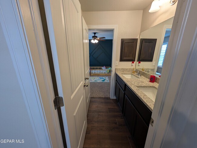 Building Photo - 10601 Hidden Crown Pl