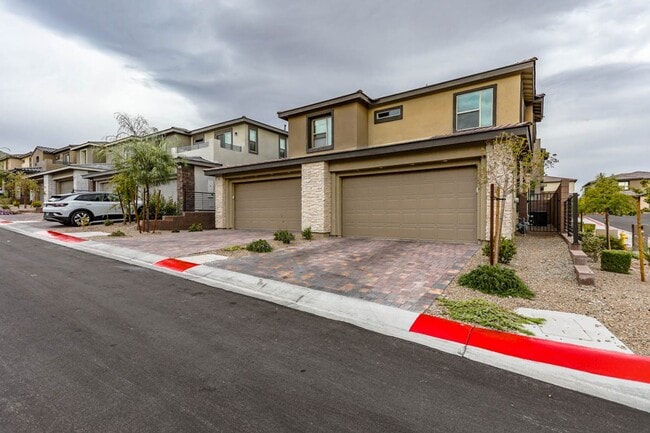 Building Photo - 3 Bed Nicely Upgraded Summerlin TownHome