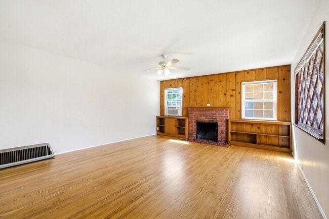 Building Photo - Recently Refreshed 3 Bedroom 1 Bath home in Old Town Orange