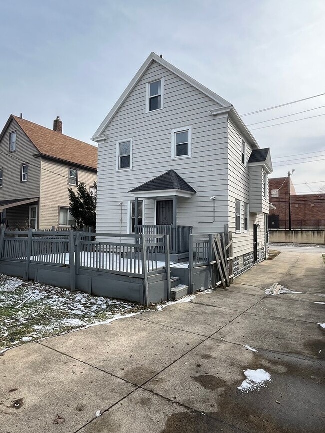 Building Photo - 5 bedroom/1 bath, Old Brooklyn