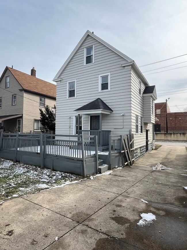 Building Photo - Lease to own! 5 bedroom/1 bath, Old Brooklyn.