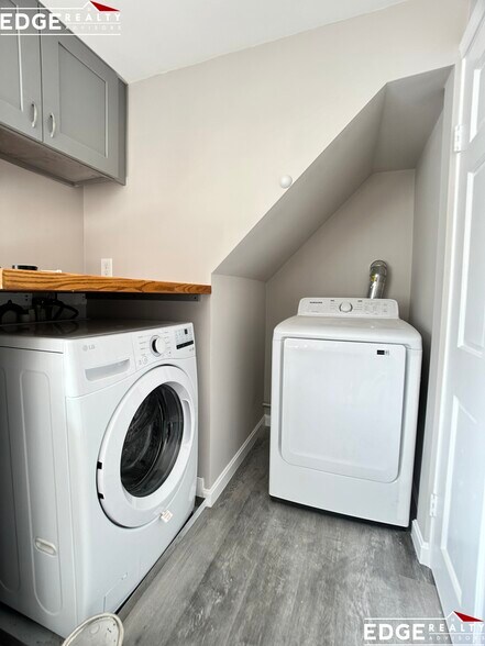 Building Photo - 16 Long Ave