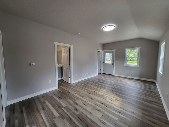 Building Photo - MOVE IN SPECIAL! Beautifully renovated East side home with 2+ car detached garage!