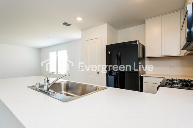 Building Photo - 10528 Desert Hawk Cir