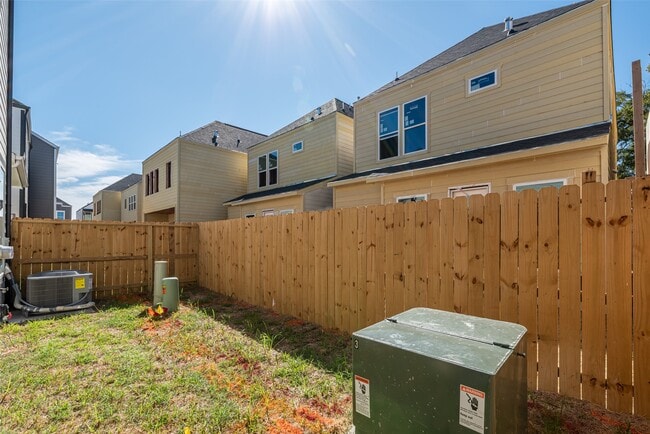 Building Photo - 8423 Berry Brush Ln