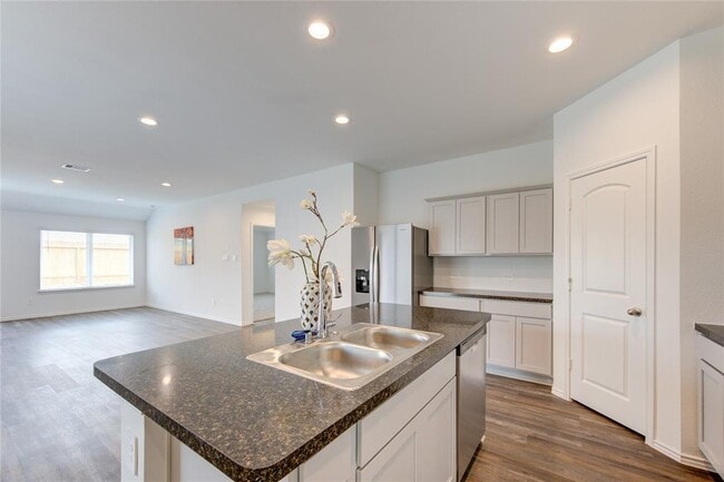 Building Photo - 24434 Elmwood Falls Dr