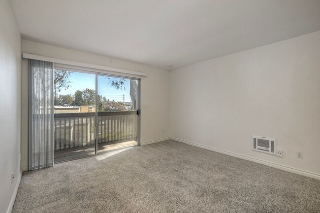 Building Photo - Gated Community - Ready To Go