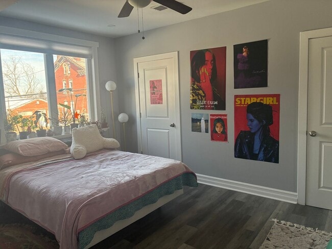 Building Photo - 4 BED 3.5 BATH RENOVATED HOUSE WITH AC LAUNDRY OUTDOOR SPACE!