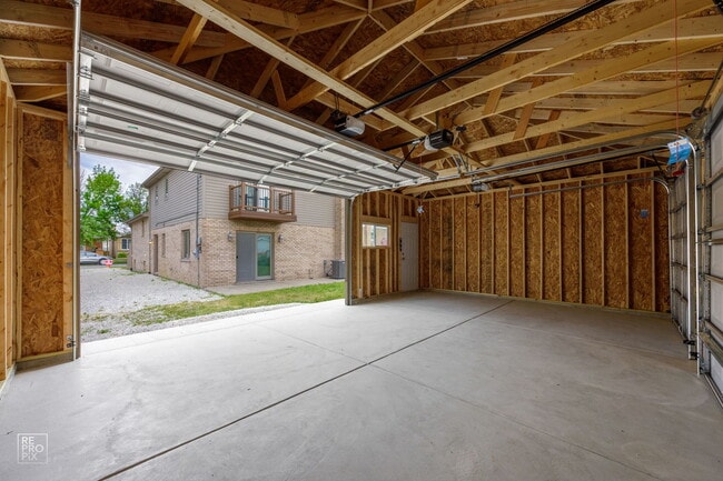 Building Photo - 5614 S Moody Ave