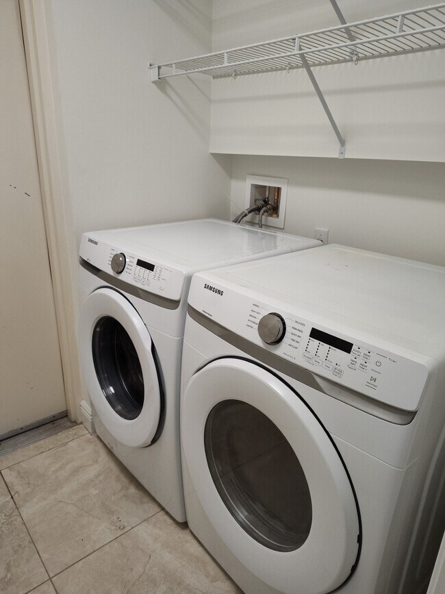 Building Photo - 1065 Borghese Ln