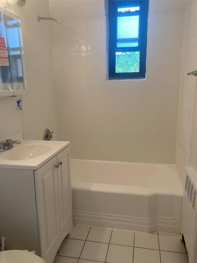 Building Photo - 21 Schenck Ave