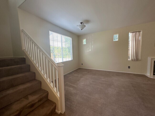 Building Photo - MAMA8