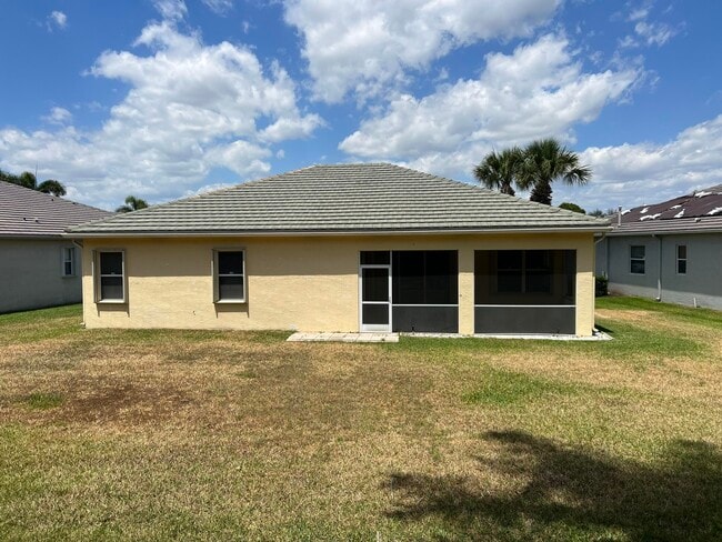 Building Photo - 417 SW Blue Spring Ct