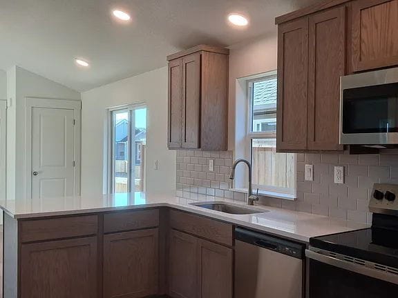 Building Photo - "Charming 3-Bed, 2-Bath Retreat in OR with Cozy 1058 Sq Ft of Comfort!"