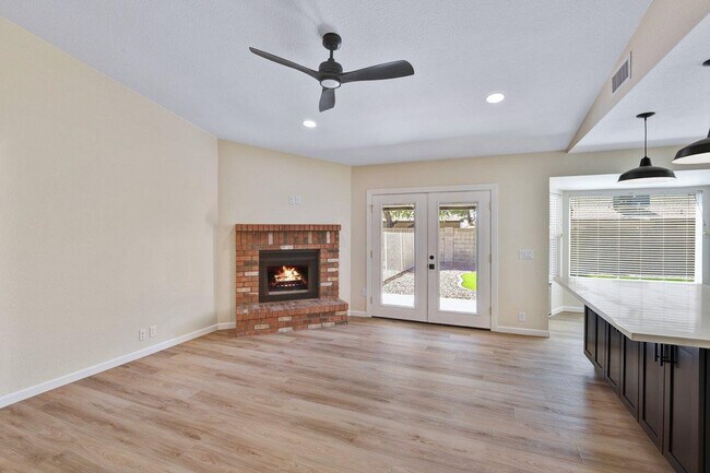 Building Photo - 7331 W Windrose Dr