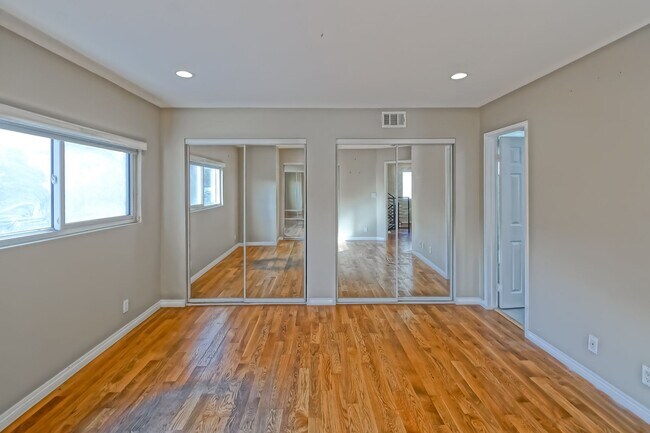 Building Photo - 4021 Crest Dr