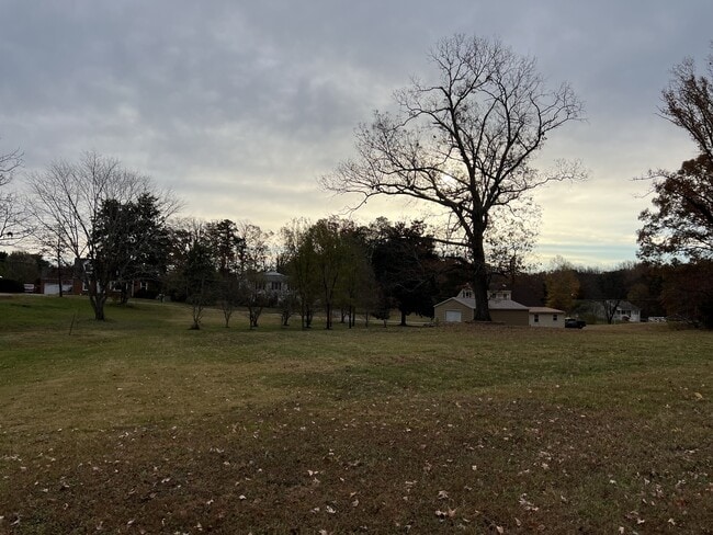 Building Photo - 215 Richmond Ave