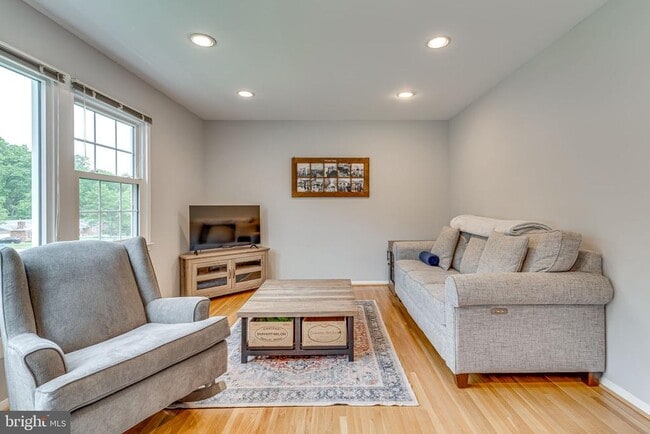 Building Photo - 8307 Carrleigh Pkwy