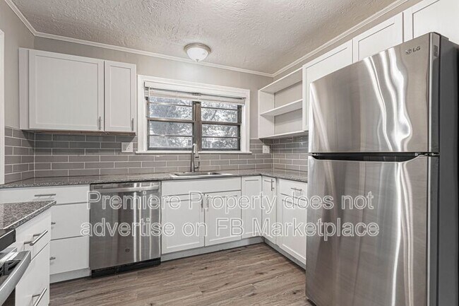 Building Photo - 2320 W 76th St