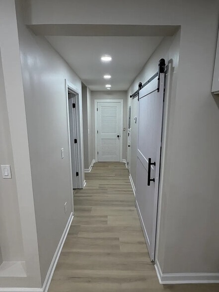 Building Photo - Room in Apartment on Comet Ives Ln