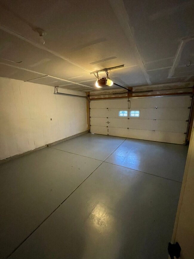 Building Photo - 843 Streamside Dr