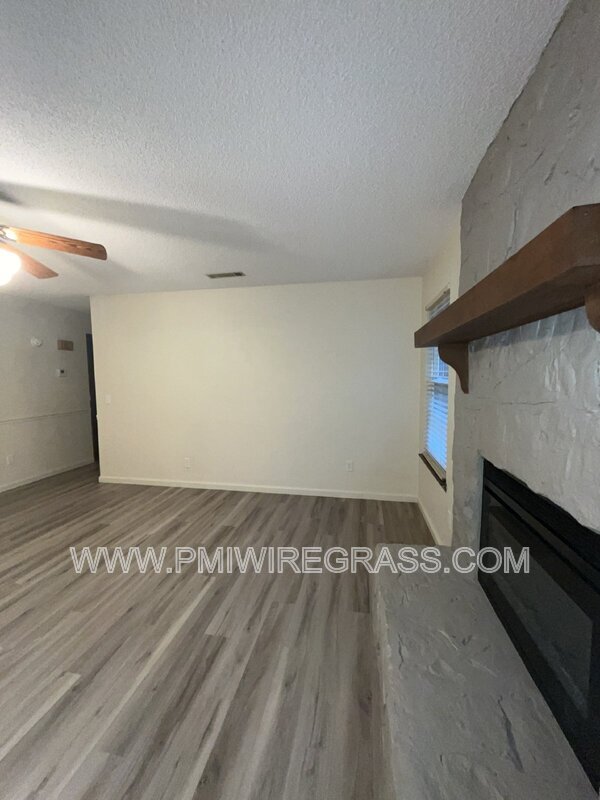 Building Photo - 214 Brookside Ln