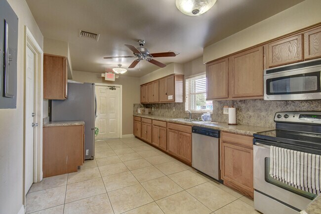 Building Photo - 9780 Parkinsonia Tree Trail