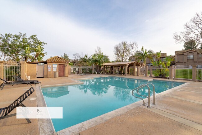 Building Photo - Bright Townhome in Sunset Community with Garage | Chino Valley USD