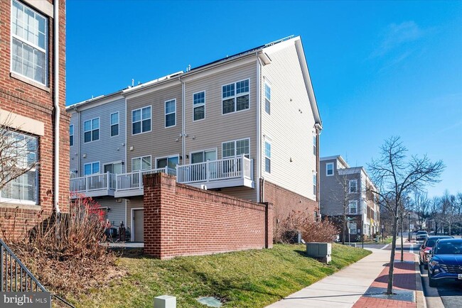 Building Photo - 12500 Rustic Rock Ln