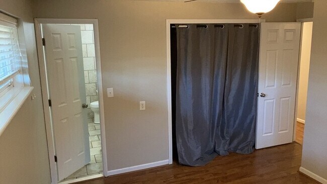 Building Photo - 6045 Ansbury Dr