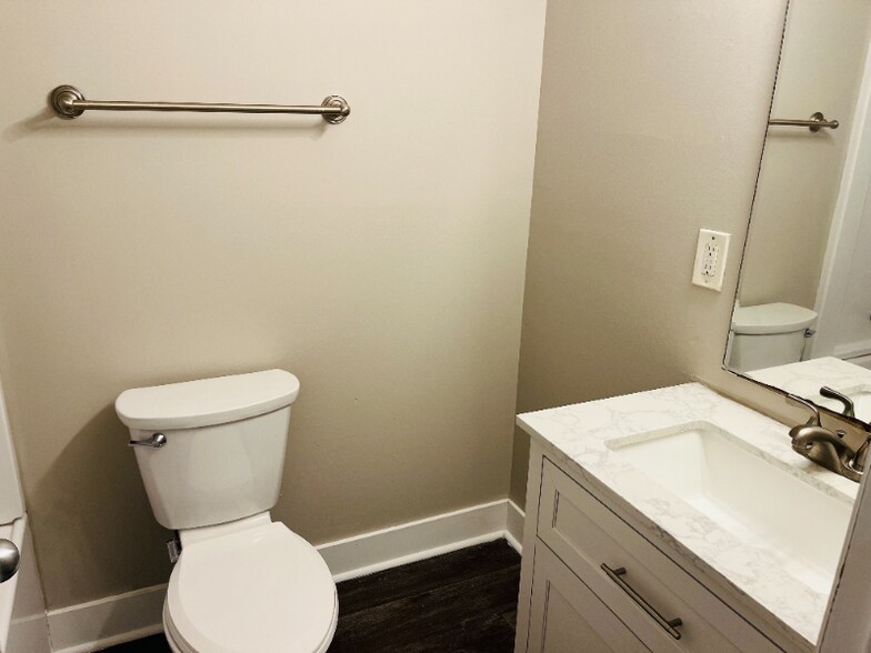 Building Photo - 609 N Market St