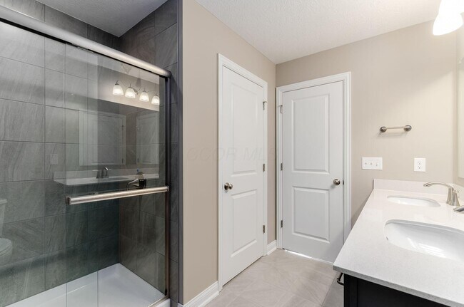 Building Photo - 5494 Dutch Ln