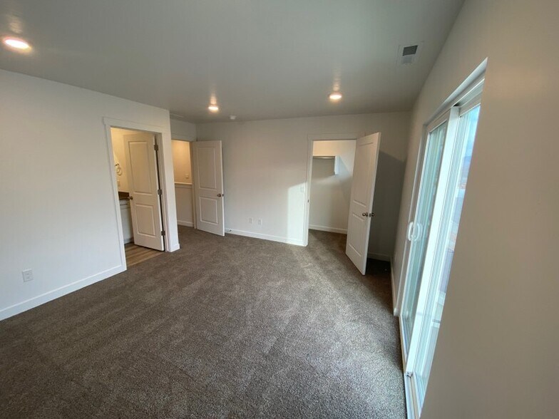 Building Photo - 3961 W Yonex Dr