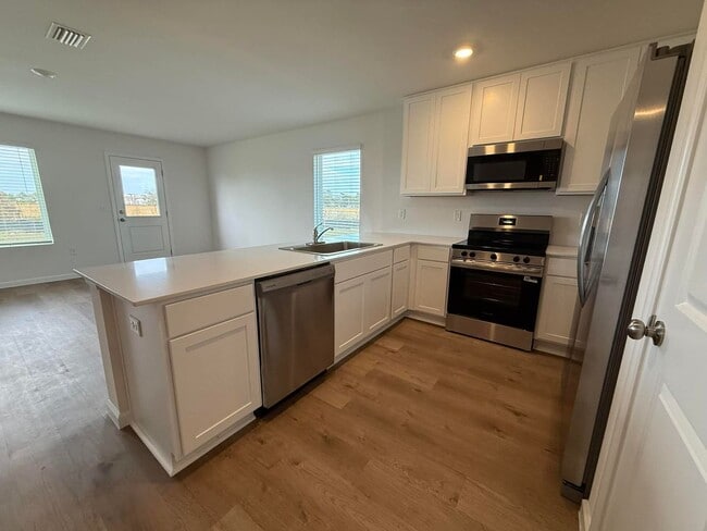 Building Photo - MOVE-IN SPECIAL - LIMITED OFFER!! Four Bedroom/Two Bath - Summerdale