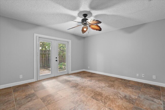 Building Photo - 1714 Shoreside Cir