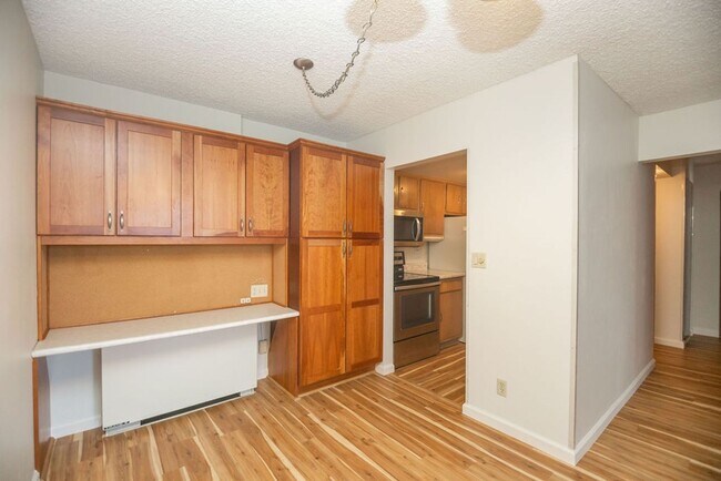 Building Photo - 421 S Howes St